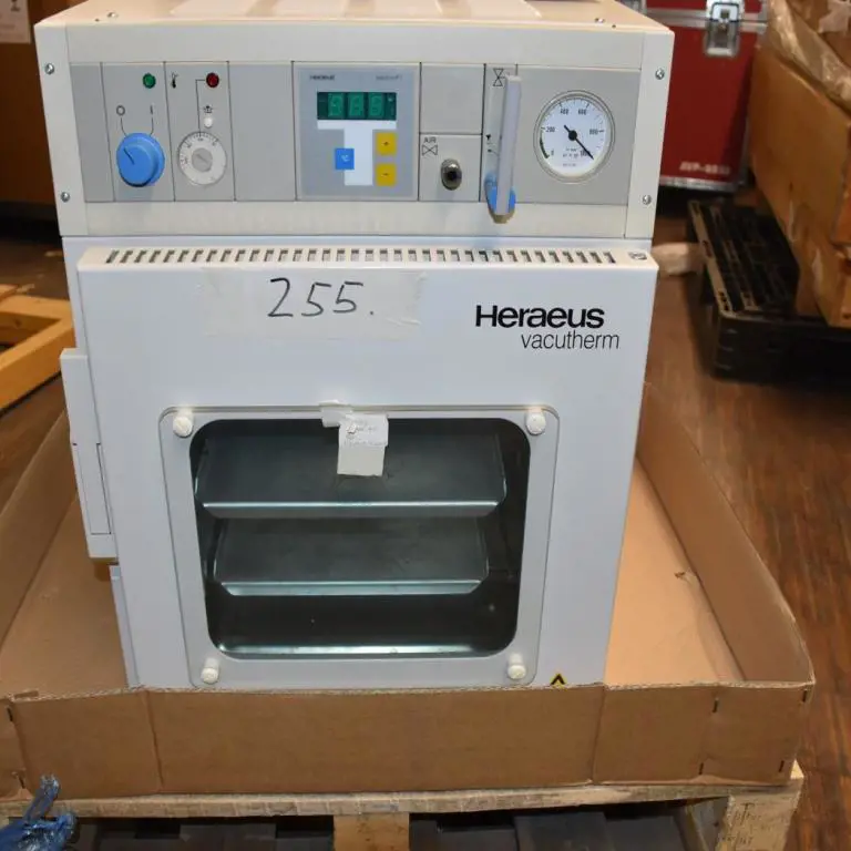 Vacuum drying oven Heraeus Vacutherm VT 6025