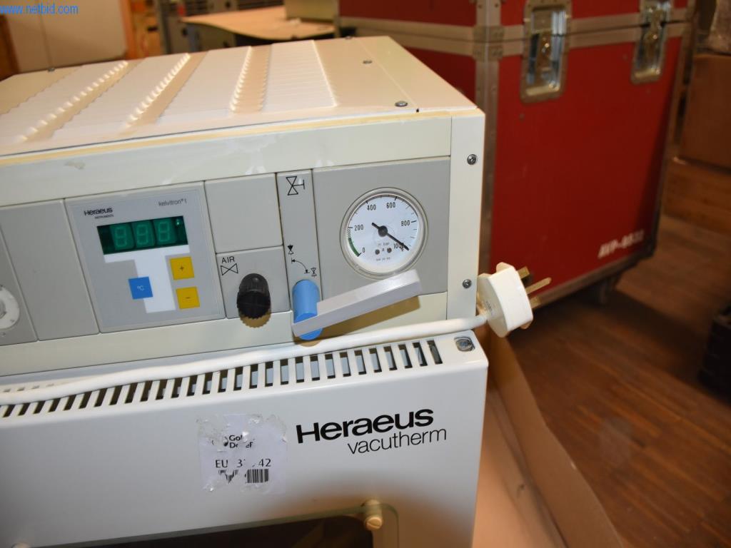 Rozsáhlé zásoby vývěv, měřicích přístrojů, náhradních dílů a příslušenství-2