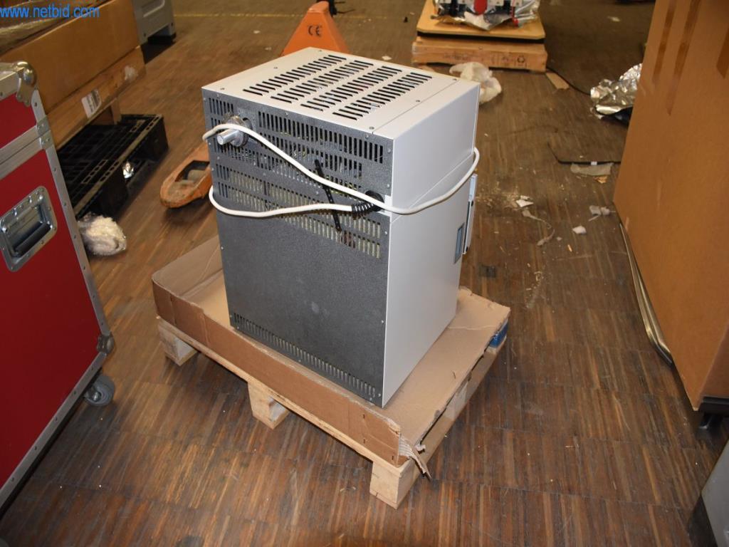 Rozsáhlé zásoby vývěv, měřicích přístrojů, náhradních dílů a příslušenství-3