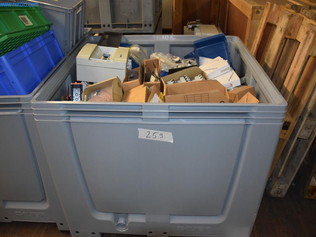 Obsežne zaloge vakuumskih črpalk, merilnih naprav, rezervnih delov in dodatne opreme-1