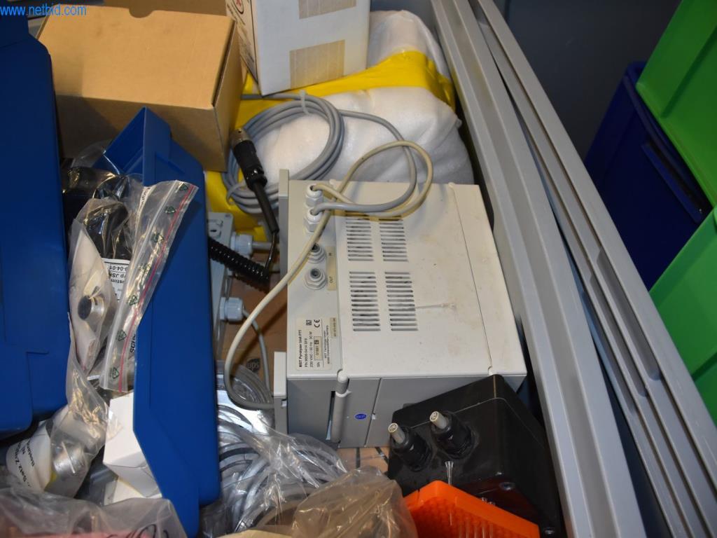 Obsežne zaloge vakuumskih črpalk, merilnih naprav, rezervnih delov in dodatne opreme-3