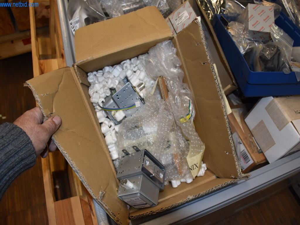 Obsežne zaloge vakuumskih črpalk, merilnih naprav, rezervnih delov in dodatne opreme-5