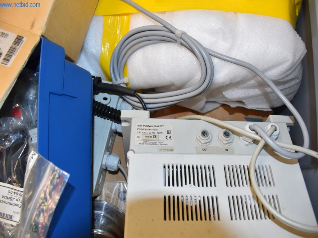 Obsežne zaloge vakuumskih črpalk, merilnih naprav, rezervnih delov in dodatne opreme-9