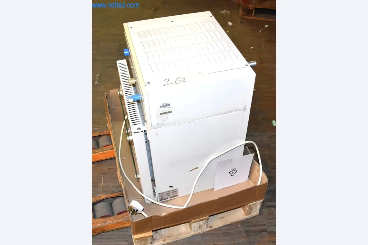 Extensive stocks of vacuum pumps, measuring devices, spare parts and accessories-2