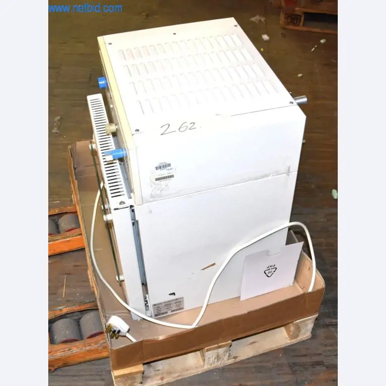 Extensive stocks of vacuum pumps, measuring devices, spare parts and accessories-2