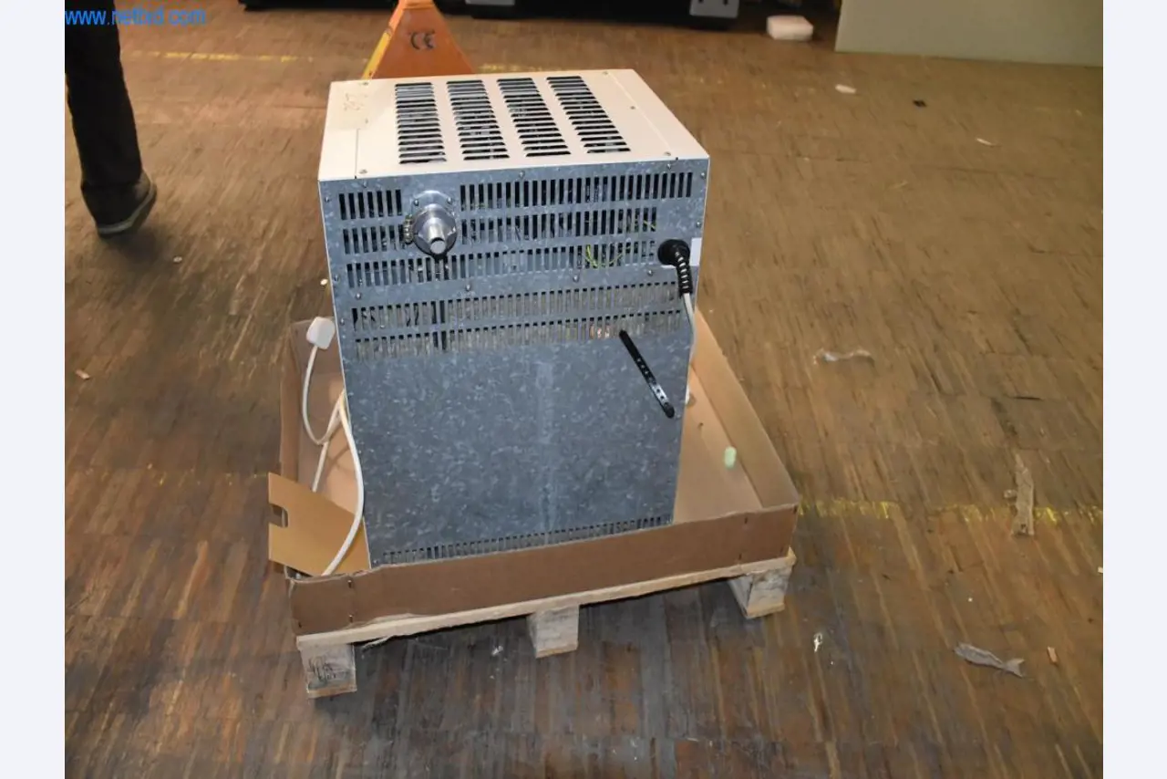 Extensive stocks of vacuum pumps, measuring devices, spare parts and accessories-4