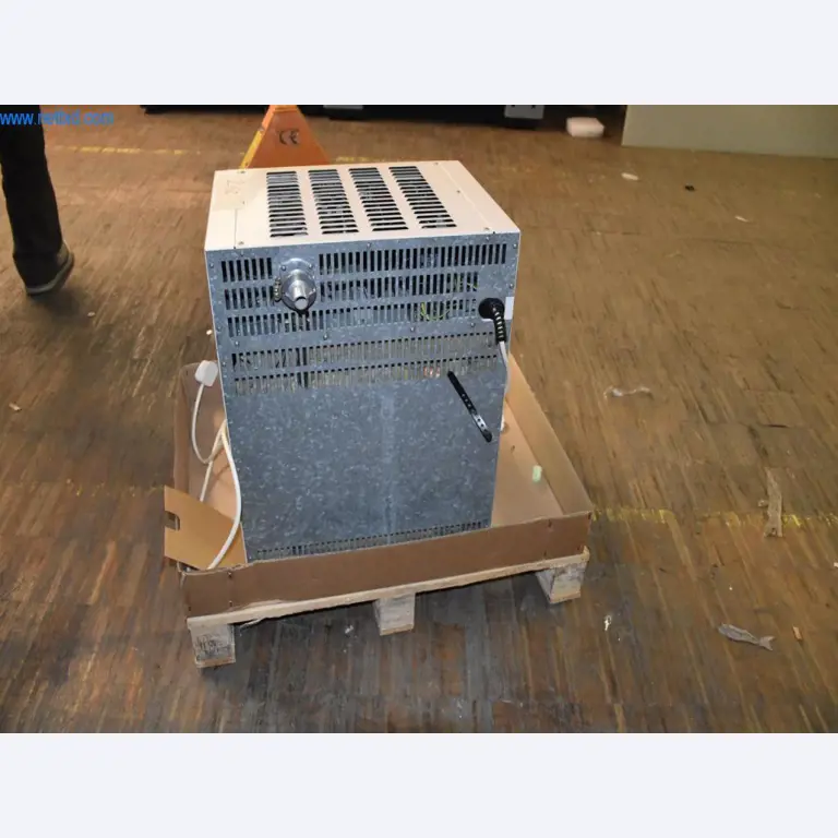 Extensive stocks of vacuum pumps, measuring devices, spare parts and accessories-4