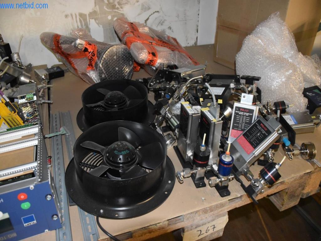 Umfangreiche Bestände an Vakuumpumpen, Meßgeräten, Ersatzteilen und Zubehör-10