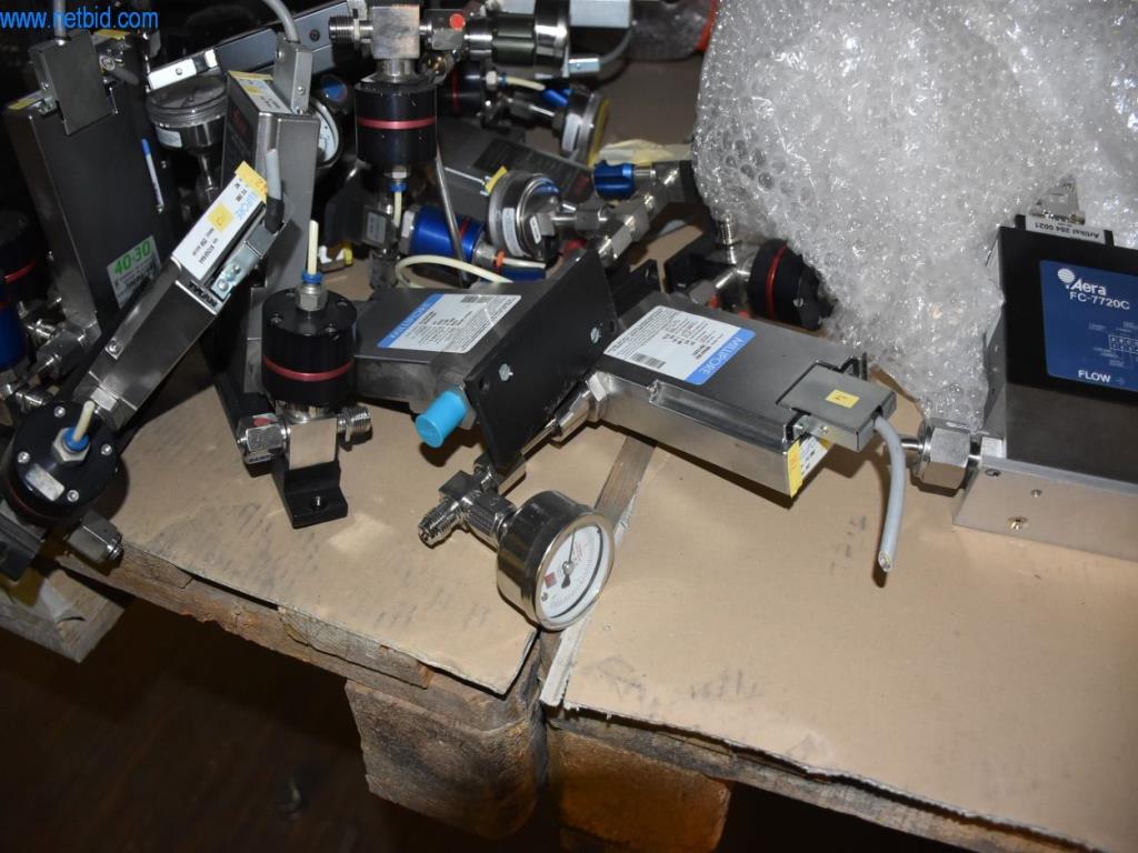 Umfangreiche Bestände an Vakuumpumpen, Meßgeräten, Ersatzteilen und Zubehör-4