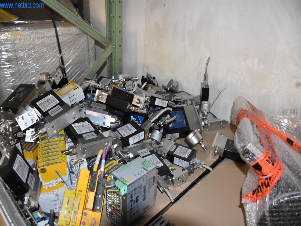 Umfangreiche Bestände an Vakuumpumpen, Meßgeräten, Ersatzteilen und Zubehör-7
