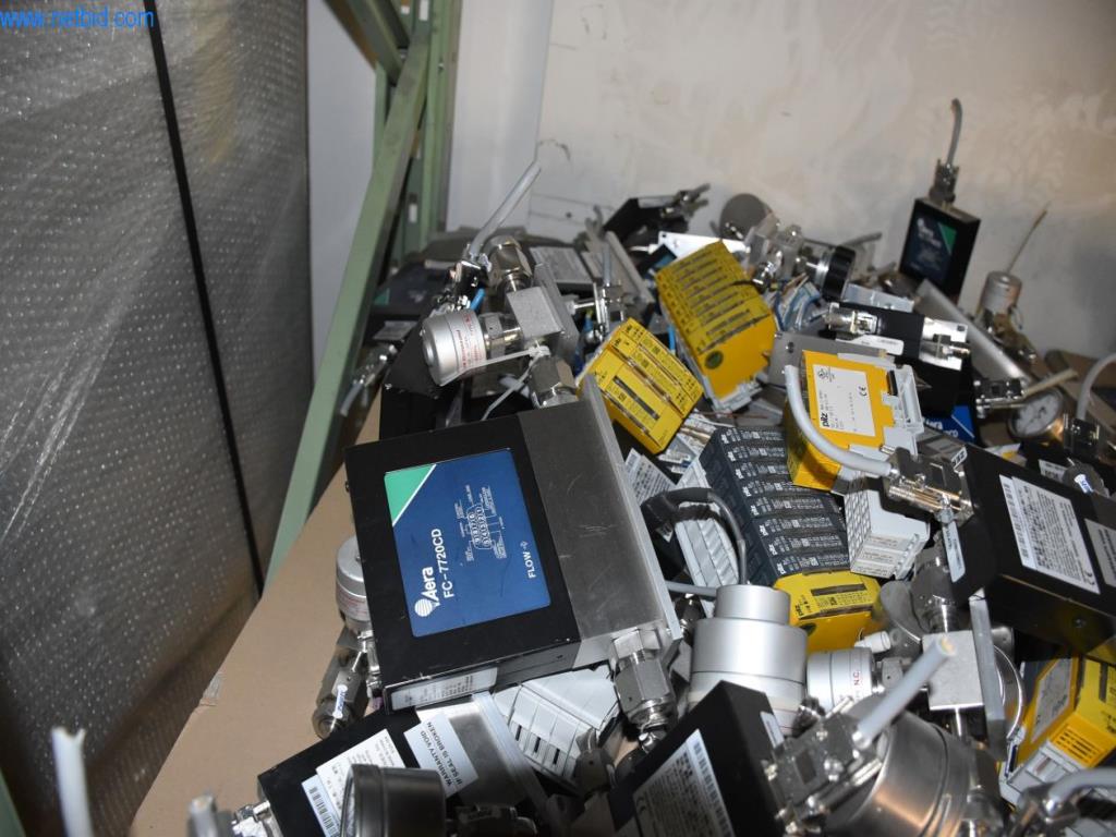 Umfangreiche Bestände an Vakuumpumpen, Meßgeräten, Ersatzteilen und Zubehör-8