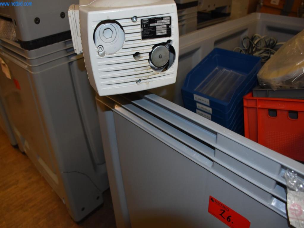 Umfangreiche Bestände an Vakuumpumpen, Meßgeräten, Ersatzteilen und Zubehör-2