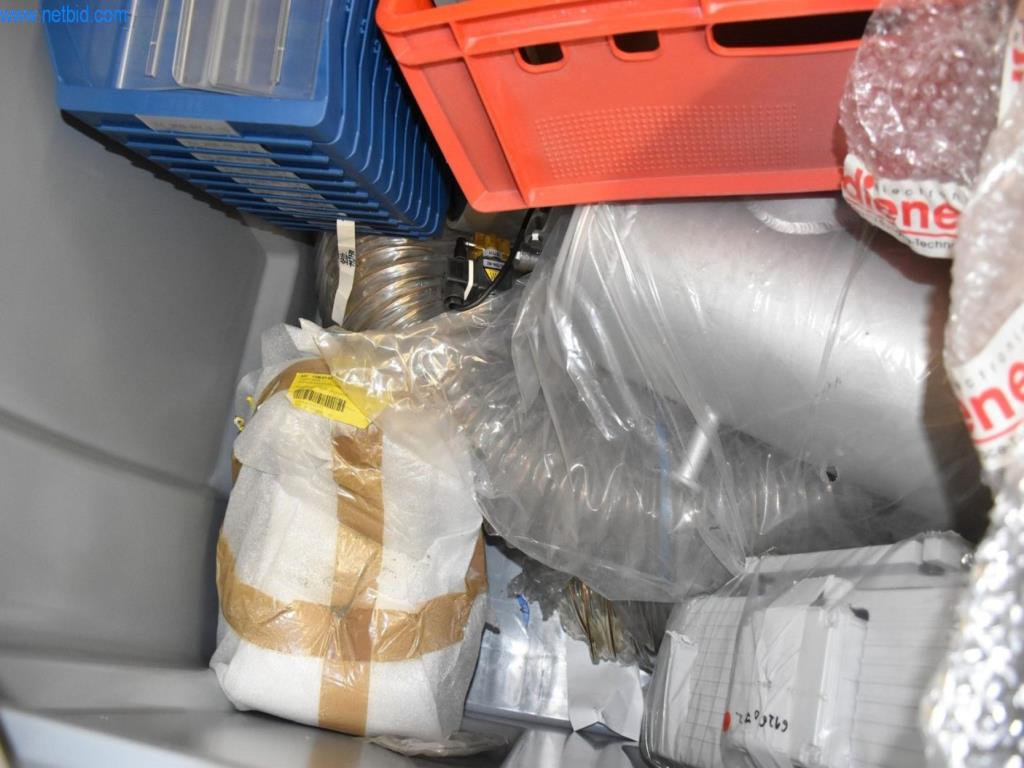 Umfangreiche Bestände an Vakuumpumpen, Meßgeräten, Ersatzteilen und Zubehör-3