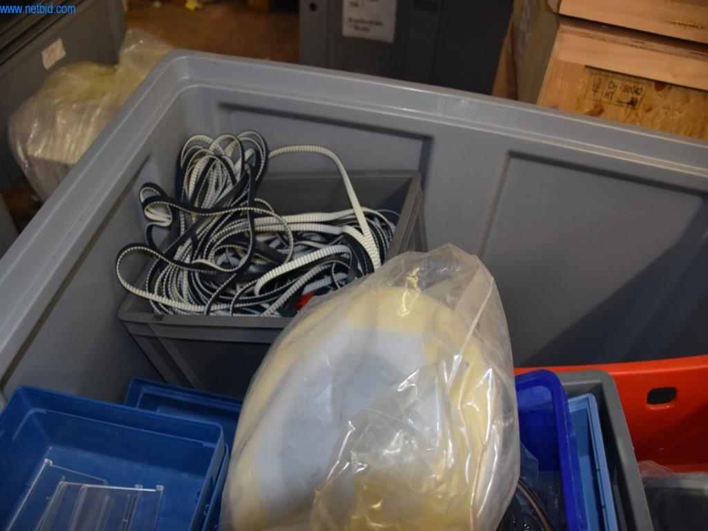 Umfangreiche Bestände an Vakuumpumpen, Meßgeräten, Ersatzteilen und Zubehör-4