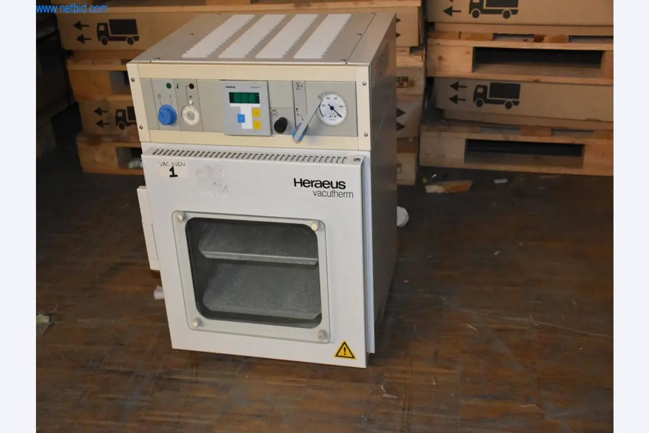 Extensive stocks of vacuum pumps, measuring devices, spare parts and accessories-1