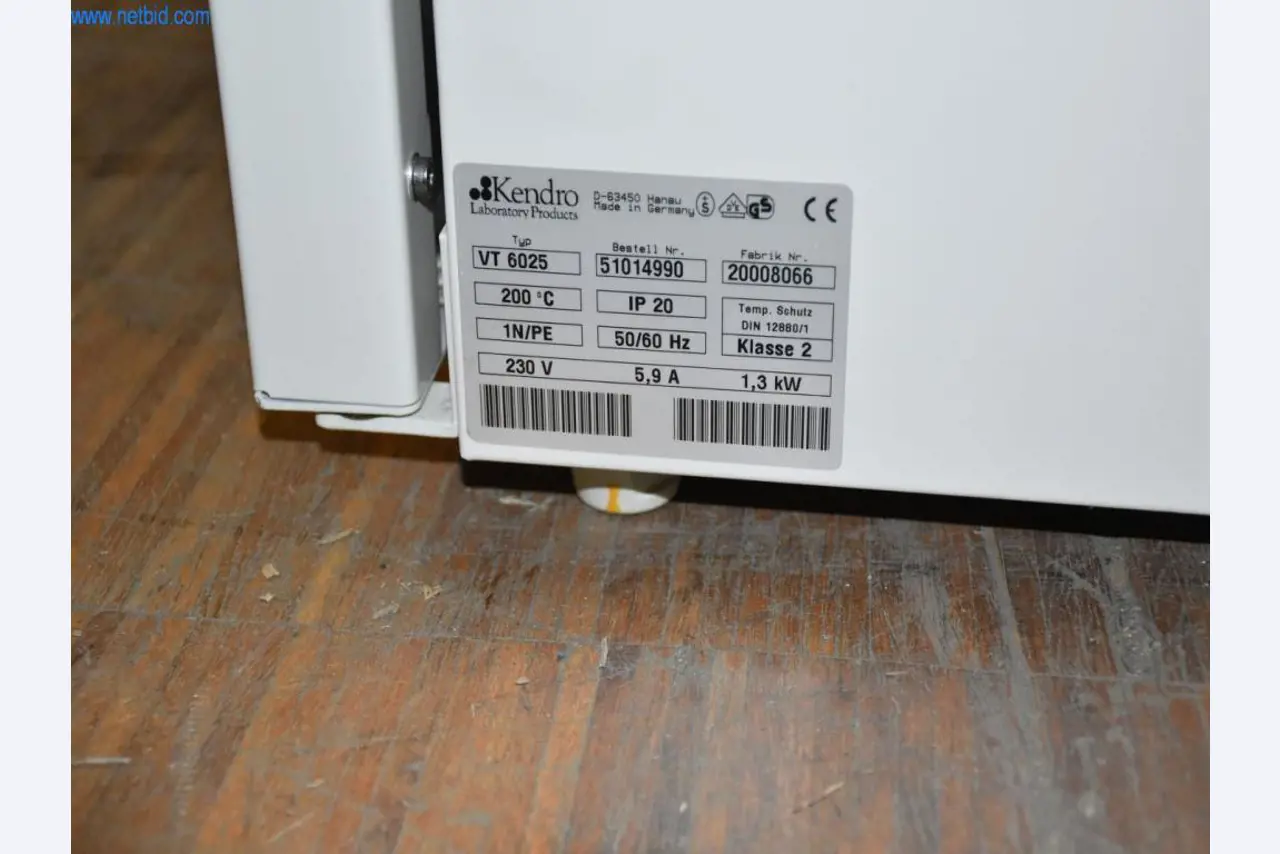 Extensive stocks of vacuum pumps, measuring devices, spare parts and accessories-2