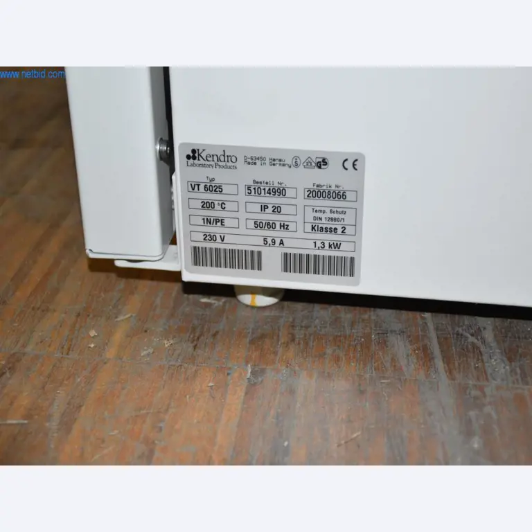 Extensive stocks of vacuum pumps, measuring devices, spare parts and accessories-2