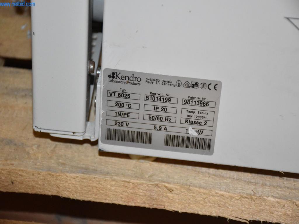 Rozsáhlé zásoby vývěv, měřicích přístrojů, náhradních dílů a příslušenství-2