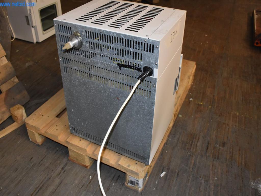 Rozsáhlé zásoby vývěv, měřicích přístrojů, náhradních dílů a příslušenství-3