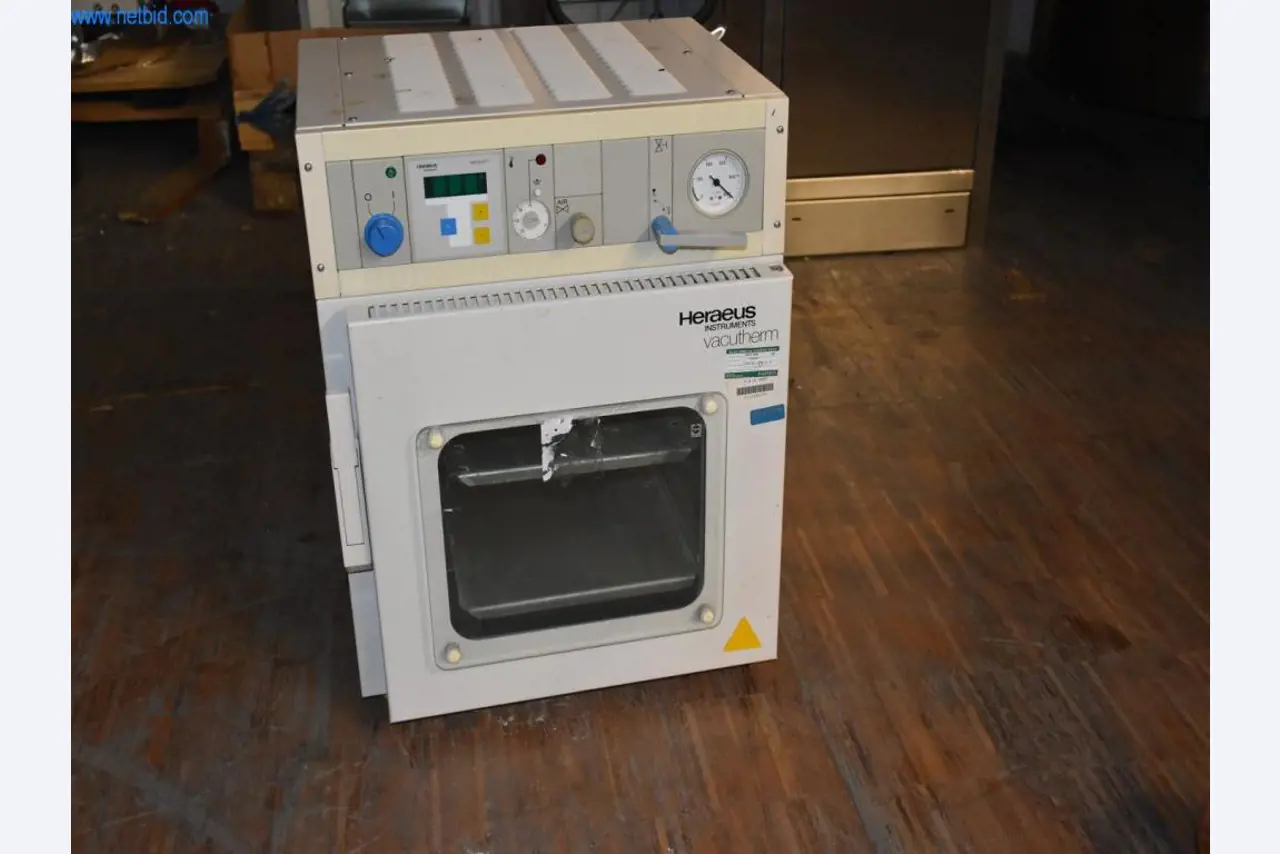 Extensive stocks of vacuum pumps, measuring devices, spare parts and accessories-1