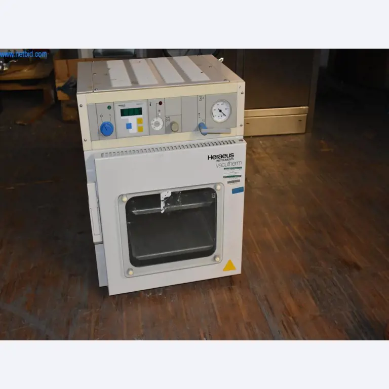 Extensive stocks of vacuum pumps, measuring devices, spare parts and accessories-1