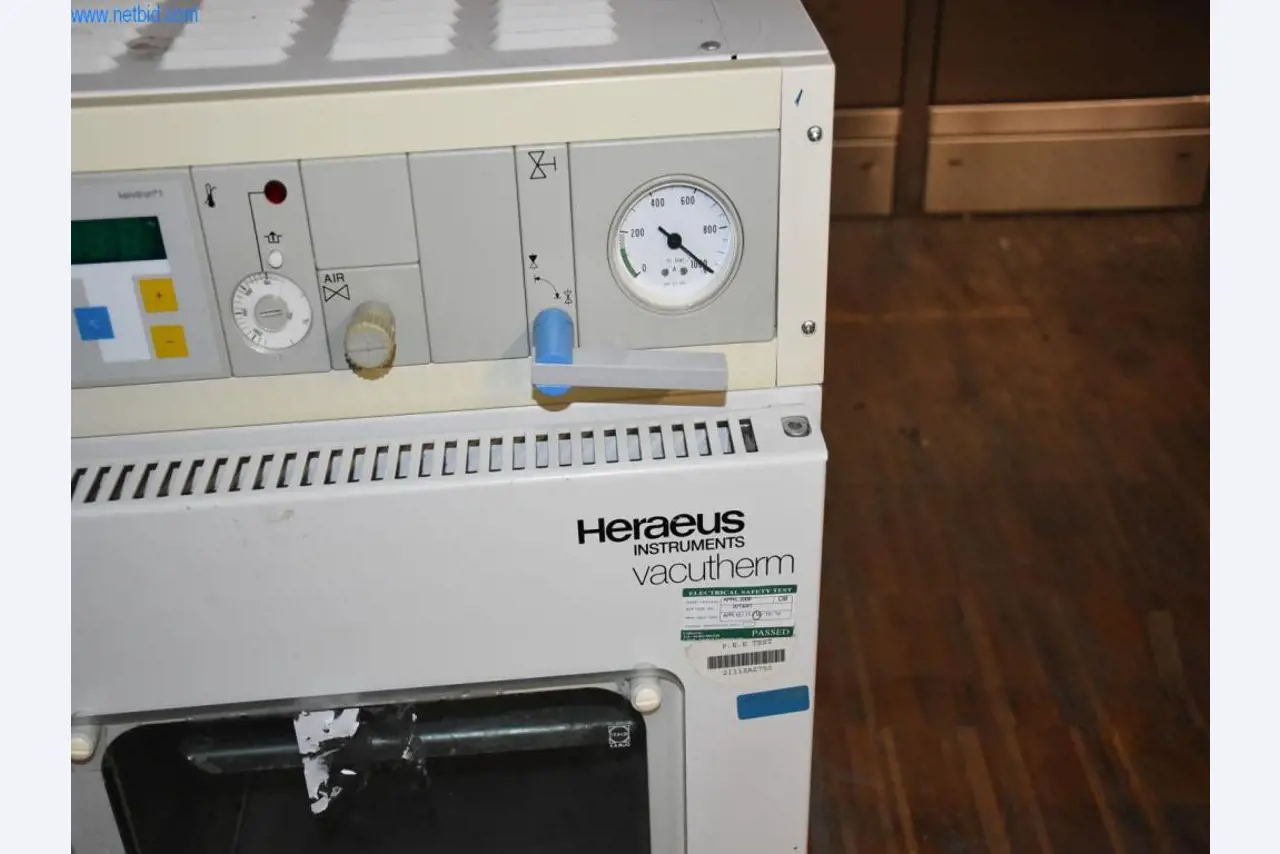 Extensive stocks of vacuum pumps, measuring devices, spare parts and accessories-2