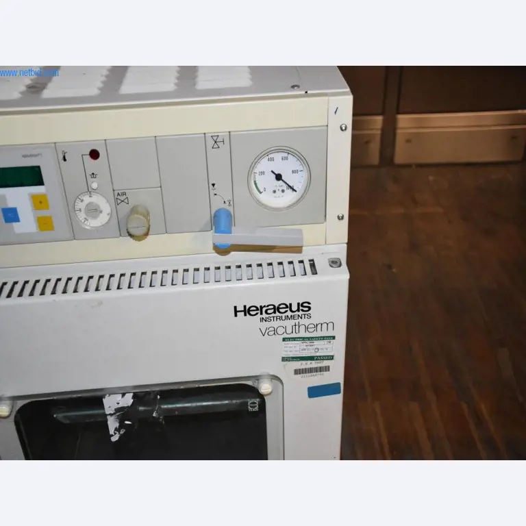 Extensive stocks of vacuum pumps, measuring devices, spare parts and accessories-2