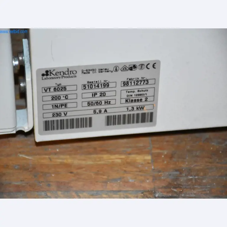 Extensive stocks of vacuum pumps, measuring devices, spare parts and accessories-3