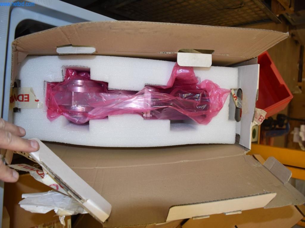 Amplias existencias de bombas de vacío, dispositivos de medición, piezas de repuesto y accesorios-7