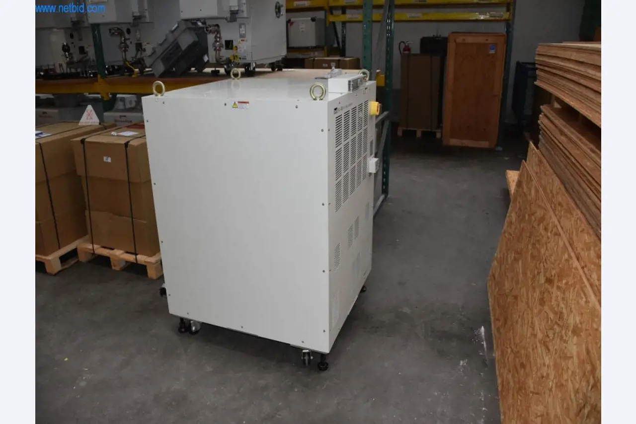 Rozsáhlé zásoby vývěv, měřicích přístrojů, náhradních dílů a příslušenství-10