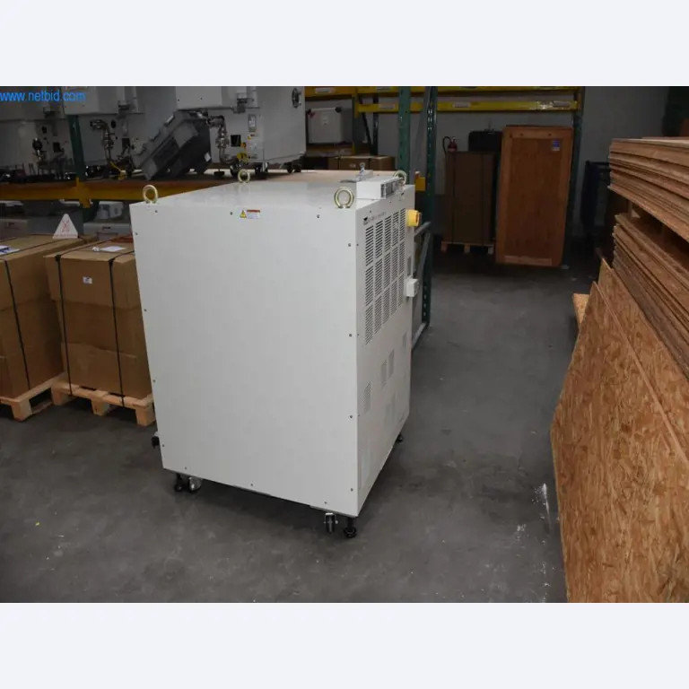 Rozsáhlé zásoby vývěv, měřicích přístrojů, náhradních dílů a příslušenství-10