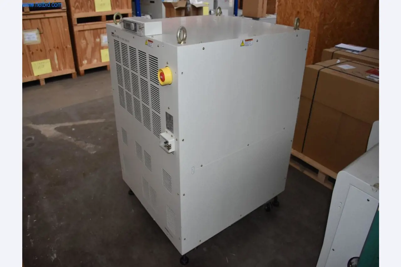 Rozsáhlé zásoby vývěv, měřicích přístrojů, náhradních dílů a příslušenství-11