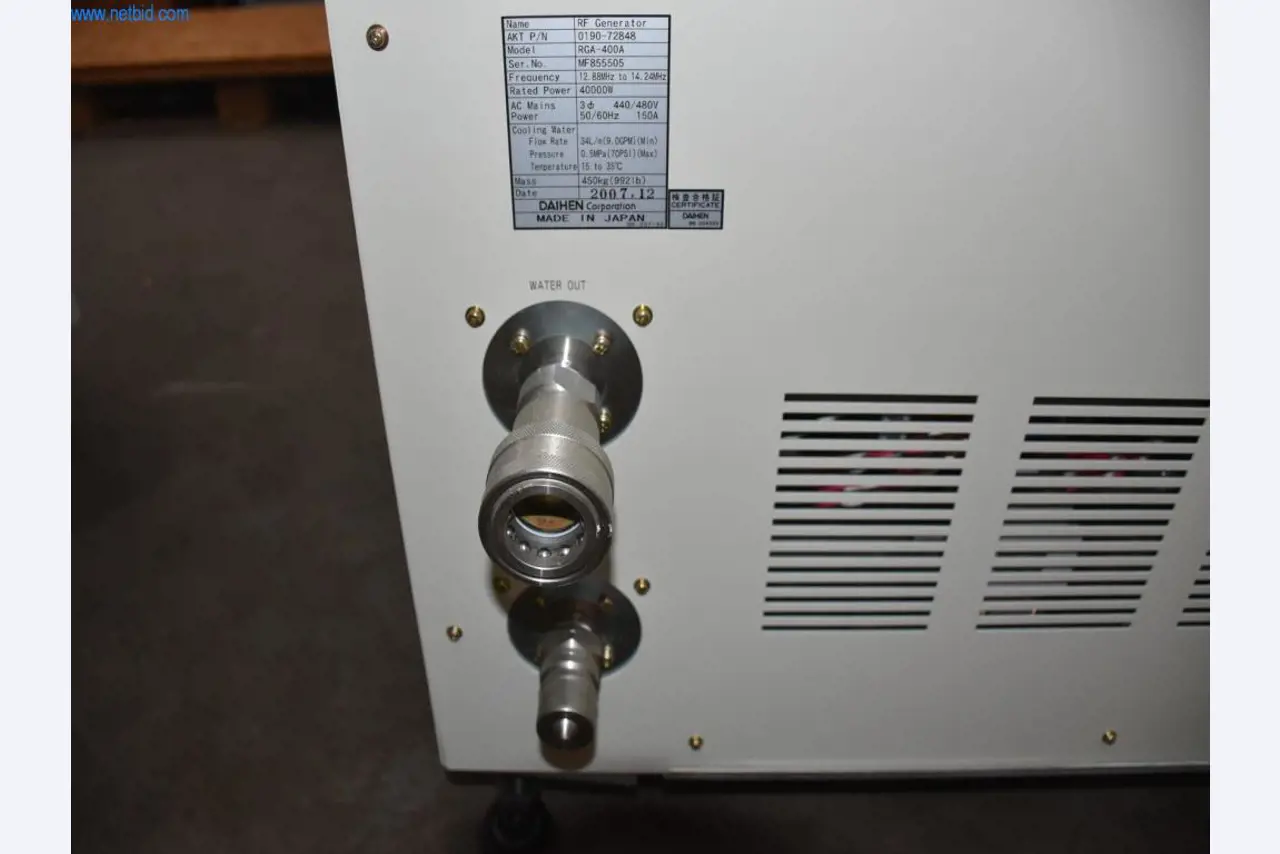 Rozsáhlé zásoby vývěv, měřicích přístrojů, náhradních dílů a příslušenství-12