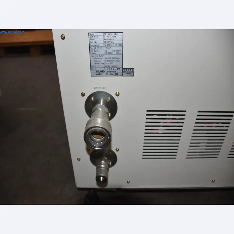 Rozsáhlé zásoby vývěv, měřicích přístrojů, náhradních dílů a příslušenství-12