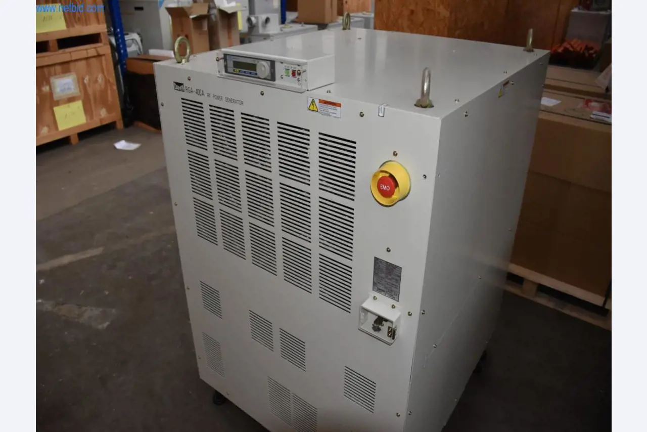 Rozsáhlé zásoby vývěv, měřicích přístrojů, náhradních dílů a příslušenství-1