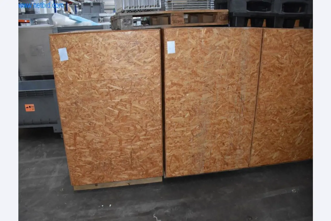 Rozsáhlé zásoby vývěv, měřicích přístrojů, náhradních dílů a příslušenství-3