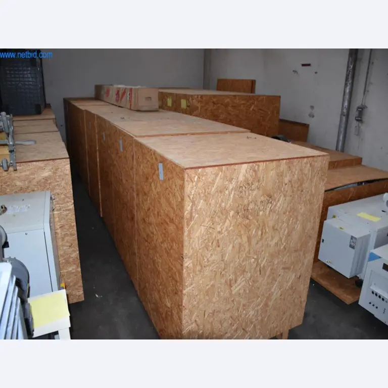 Rozsáhlé zásoby vývěv, měřicích přístrojů, náhradních dílů a příslušenství-4