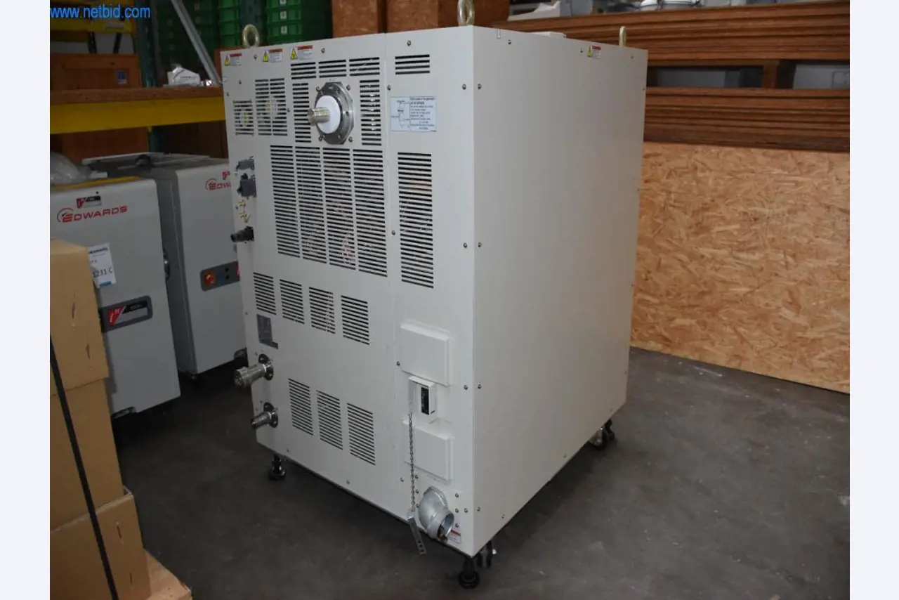 Rozsáhlé zásoby vývěv, měřicích přístrojů, náhradních dílů a příslušenství-6