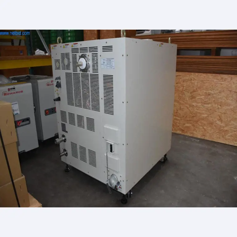 Rozsáhlé zásoby vývěv, měřicích přístrojů, náhradních dílů a příslušenství-6