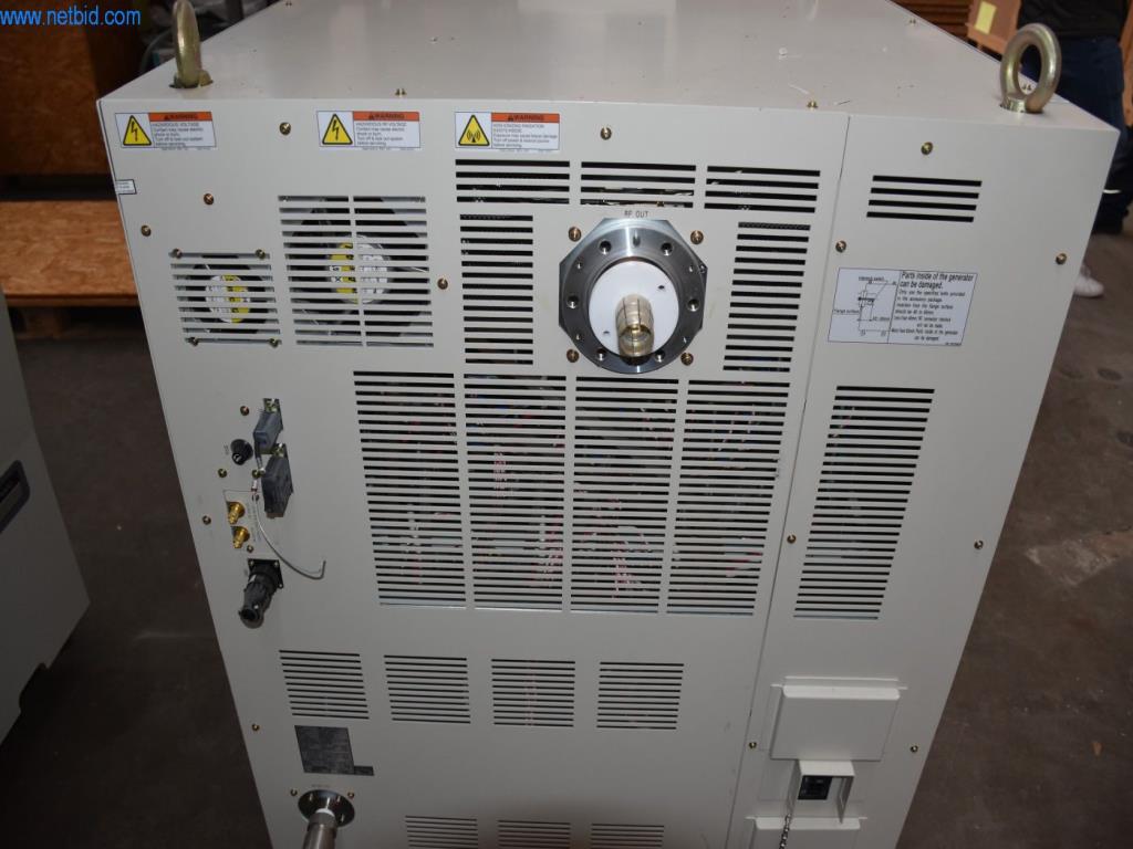 Extensive stocks of vacuum pumps, measuring devices, spare parts and accessories-9