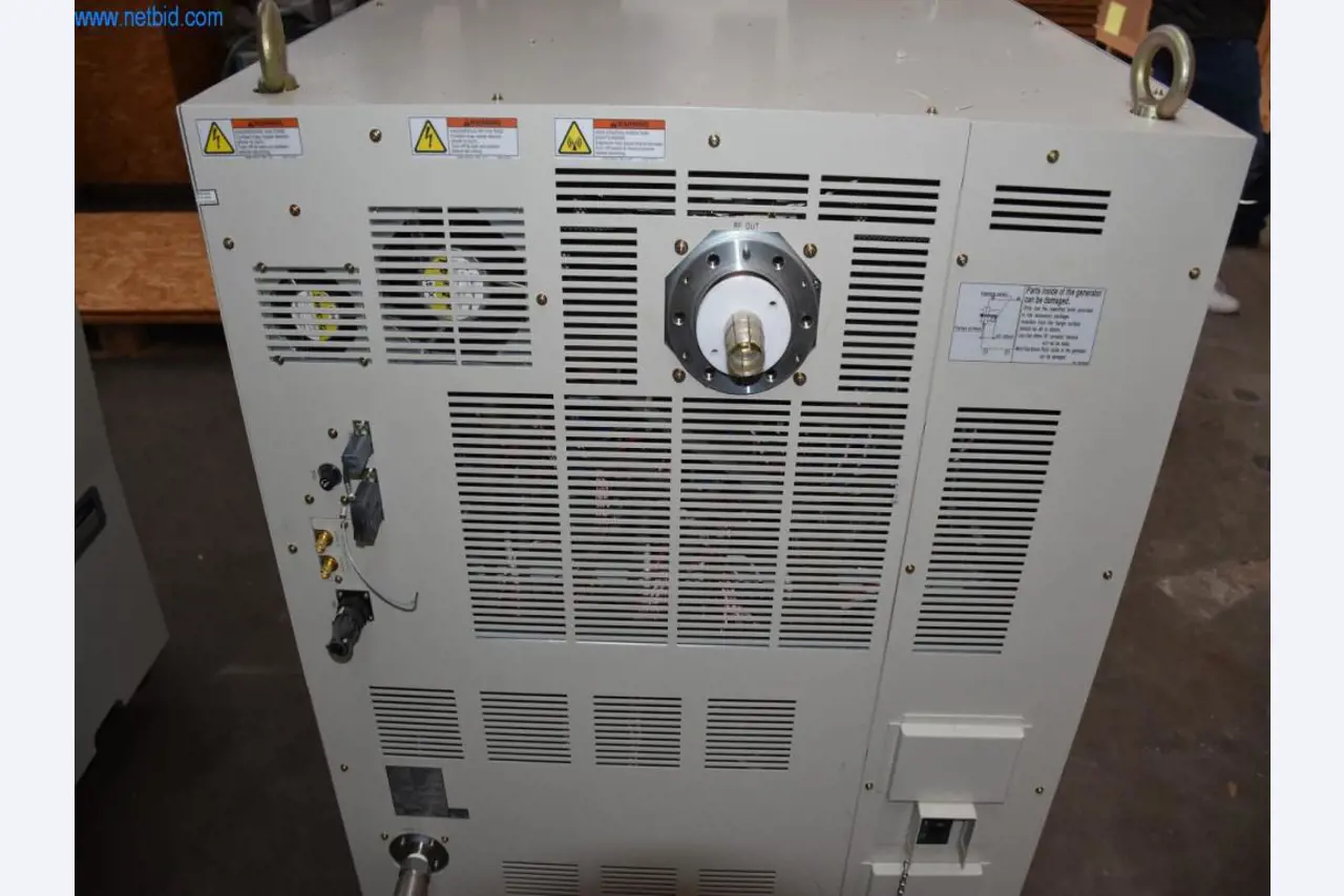 Rozsáhlé zásoby vývěv, měřicích přístrojů, náhradních dílů a příslušenství-9