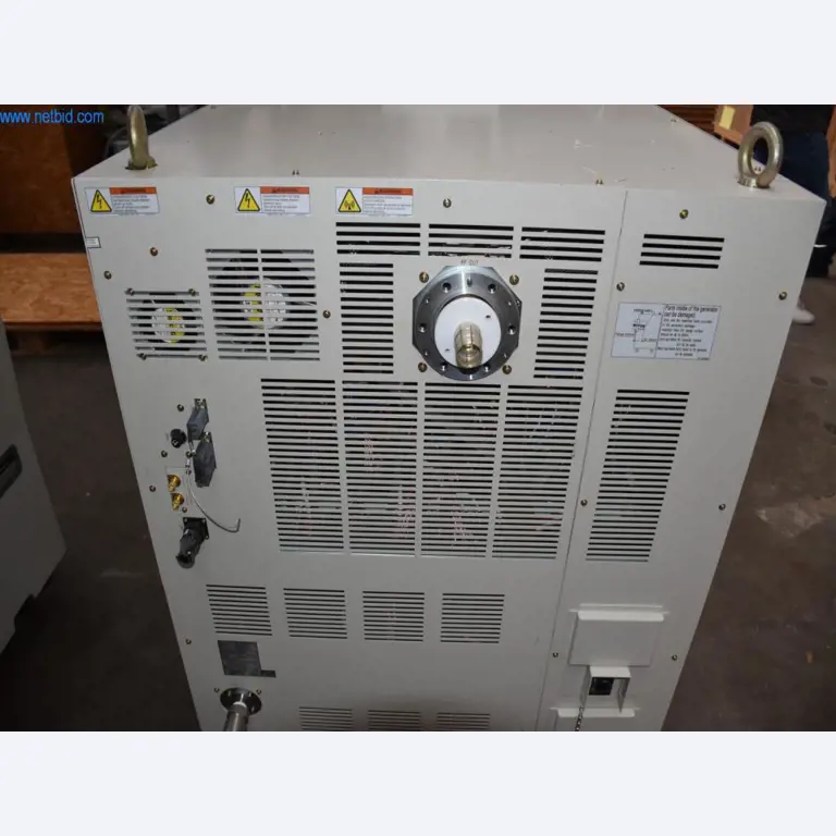 Rozsáhlé zásoby vývěv, měřicích přístrojů, náhradních dílů a příslušenství-9