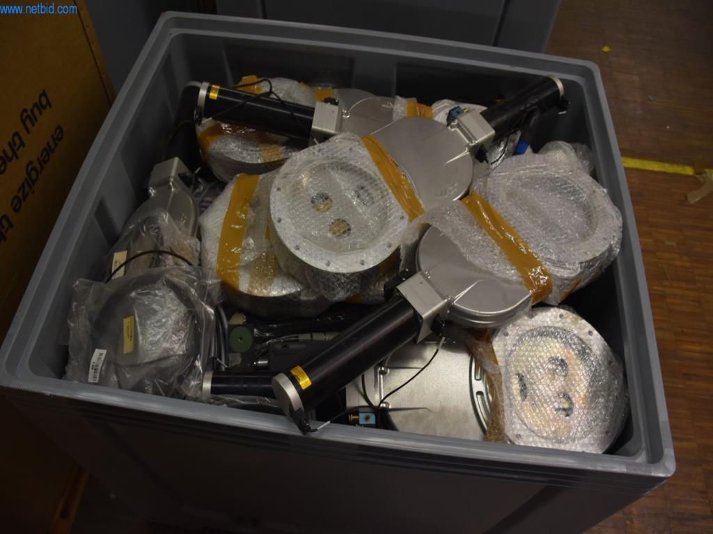 Extensive stocks of vacuum pumps, measuring devices, spare parts and accessories-2