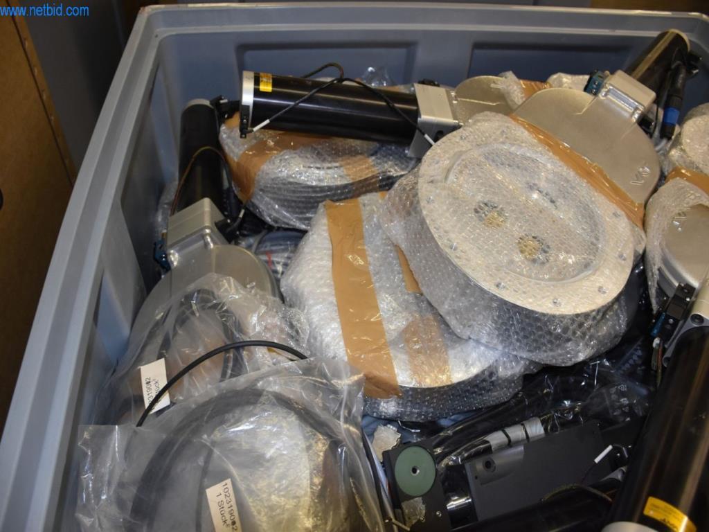 Extensive stocks of vacuum pumps, measuring devices, spare parts and accessories-3