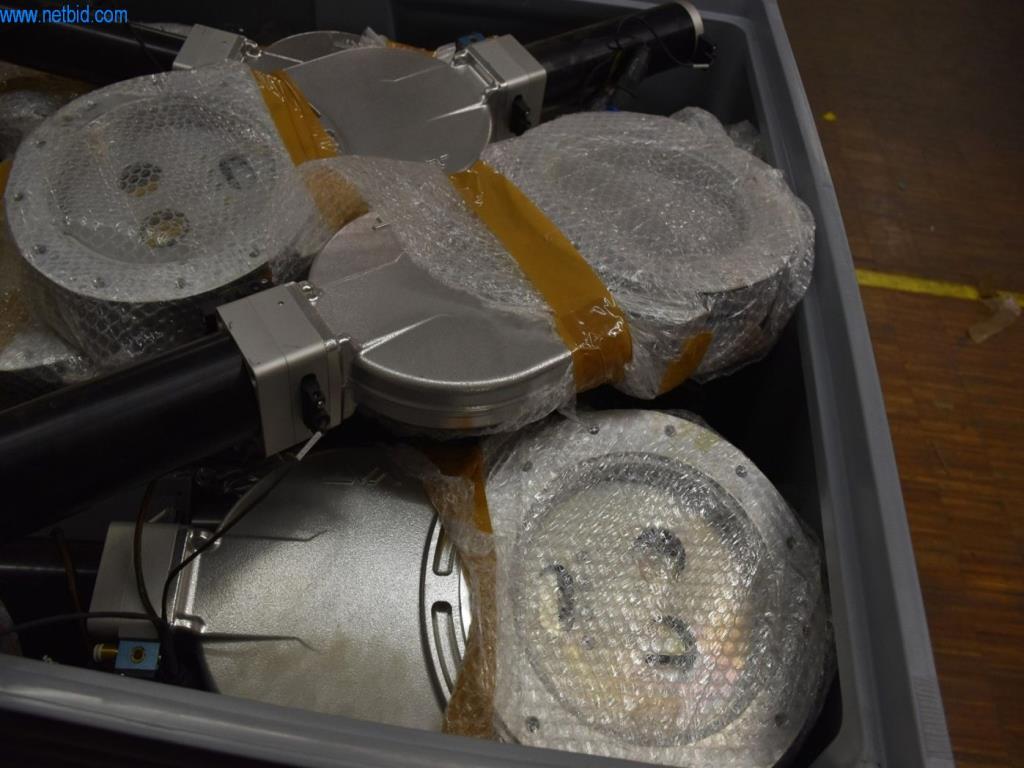 Extensive stocks of vacuum pumps, measuring devices, spare parts and accessories-4