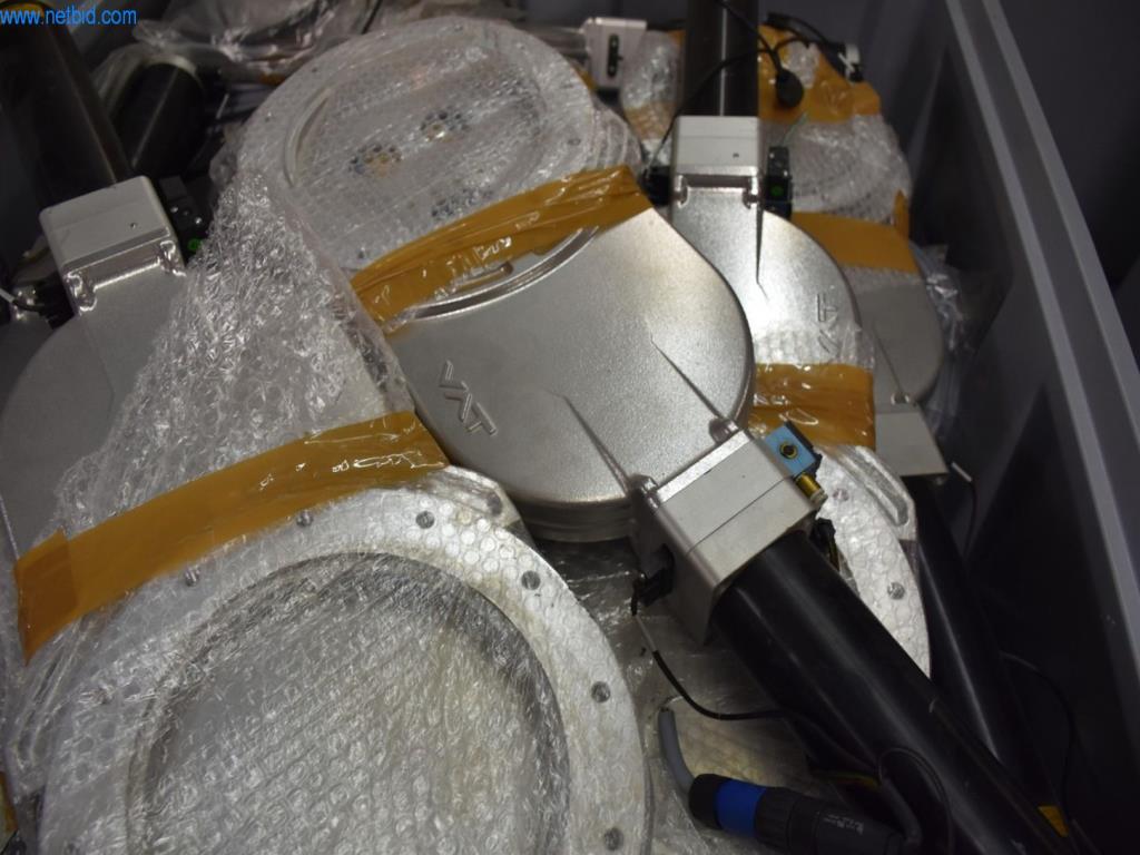 Extensive stocks of vacuum pumps, measuring devices, spare parts and accessories-5