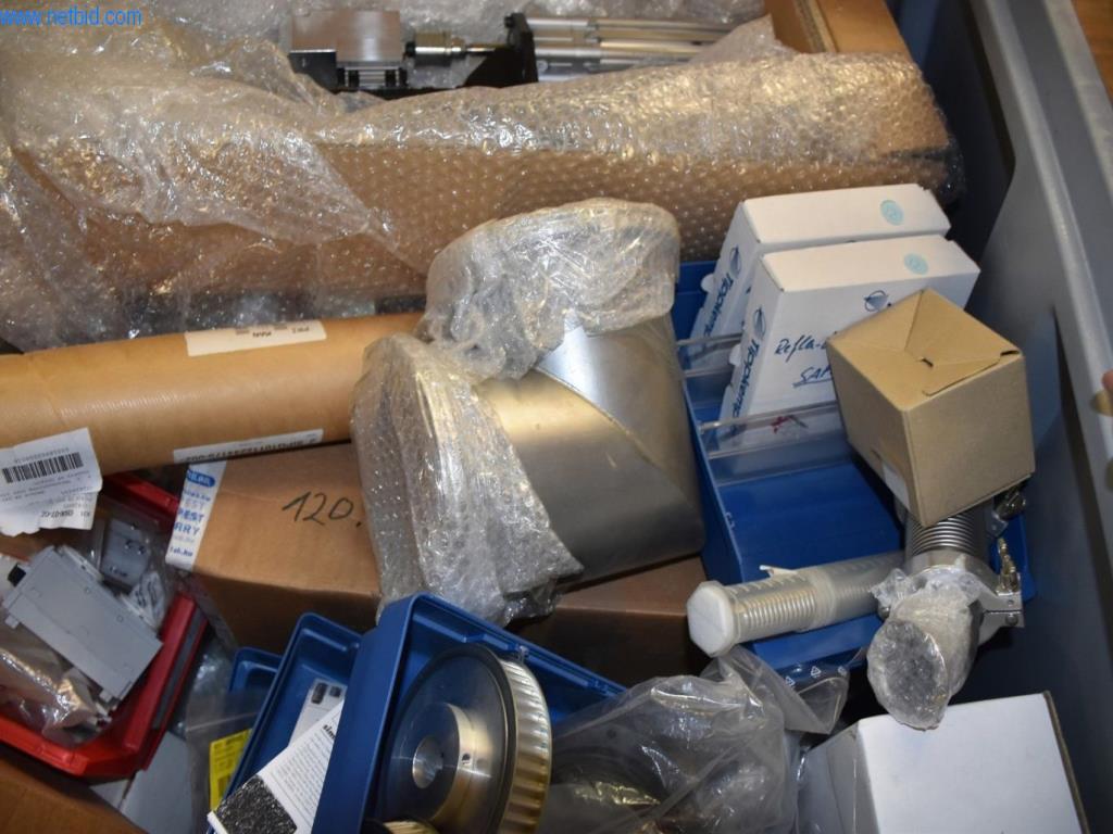 Amplias existencias de bombas de vacío, dispositivos de medición, piezas de repuesto y accesorios-4