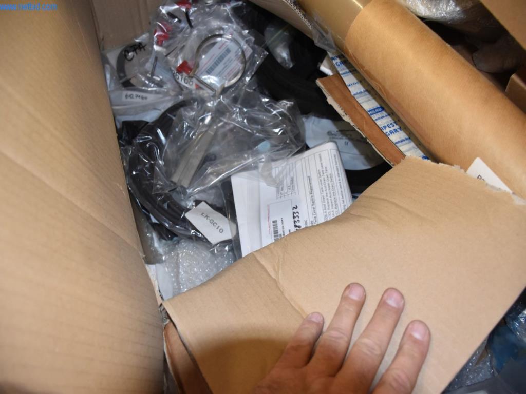 Amplias existencias de bombas de vacío, dispositivos de medición, piezas de repuesto y accesorios-6