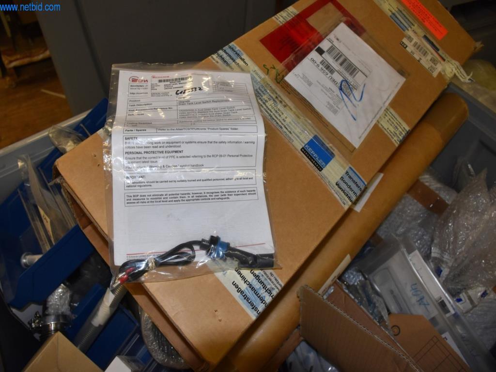 Amplias existencias de bombas de vacío, dispositivos de medición, piezas de repuesto y accesorios-7