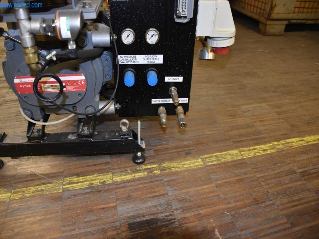 Extensive stocks of vacuum pumps, measuring devices, spare parts and accessories-10